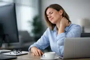 Fatigue oculaire et cou : le lien insoupçonné